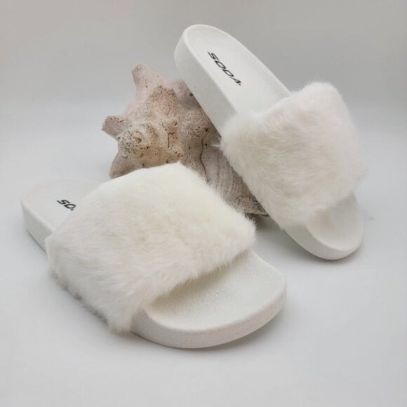 Soda Shoes - Women's White Faux Fur Slipper Fuzzy Fluffy Slip On Slide Sandal Size 11